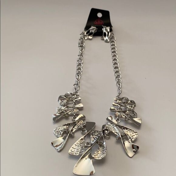 Paparazzi Womens Necklace Silver colored Rhinestone Bling Statement Fashion - Picture 4 of 7